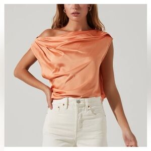 NWOT ASTR Ceres Top in Melon Size XS